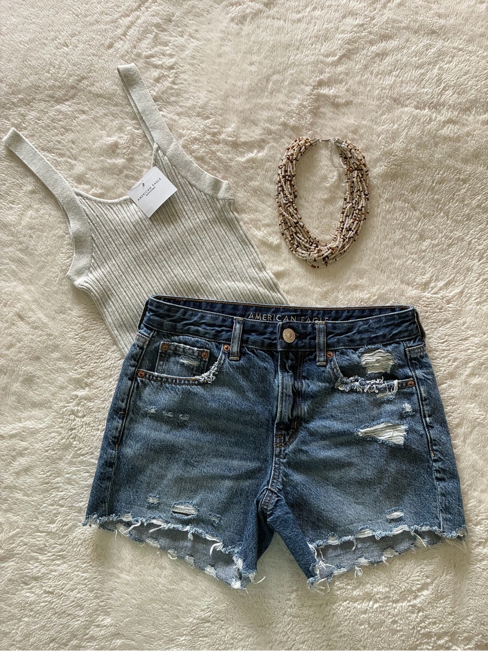 American Eagle outfit with necklace 🔥